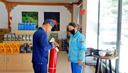 绵阳消防支队走进易燃易爆场所开展消防宣传培训